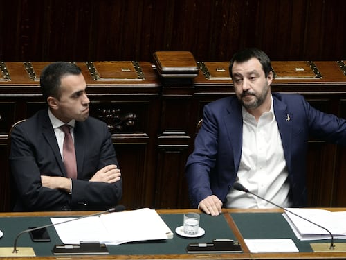 Salvini attacca: "Il 20 sfiducia a Conte". E sul reddito volano gli stracci