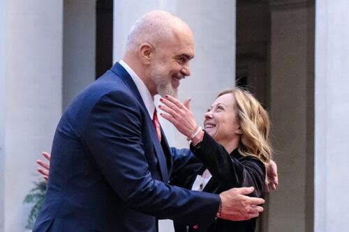Edi Rama smentisce Repubblica: "Mai detto". Il patto con Meloni "altre cento volte"