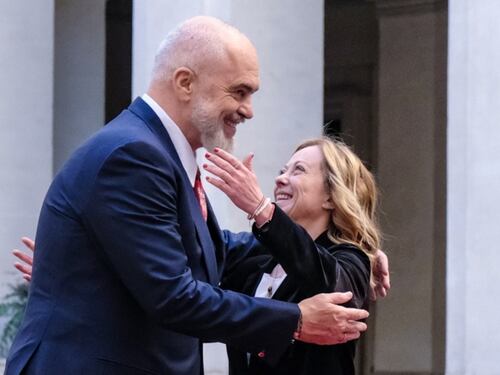 Edi Rama smentisce Repubblica: "Mai detto". Il patto con Meloni "altre cento volte"