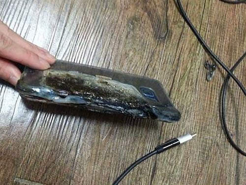 Fumo dal Samsung Note 7, evacuato aereo