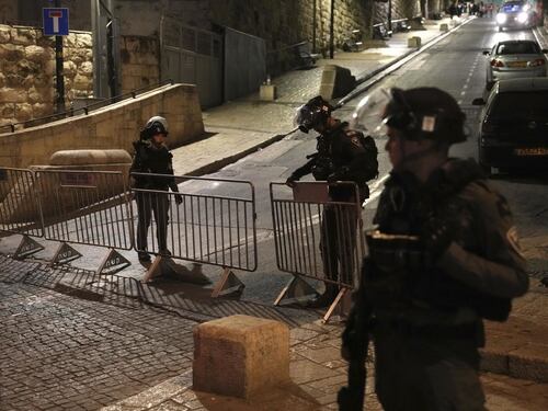 Israele, automobile sulla folla. Feriti a Gerusalemme