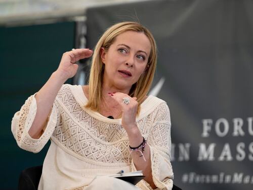 Meloni al Forum di Vespa: referendum su riforme e no a Mes. Poi la stoccata a Schlein