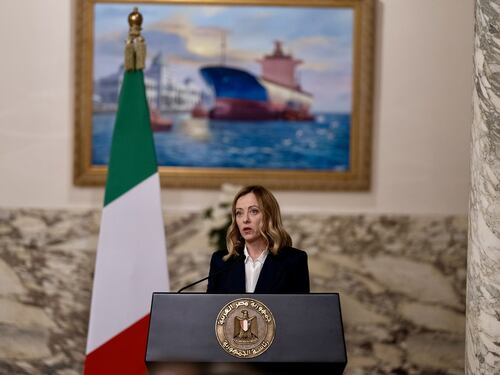 Egitto, Meloni al Cairo per "accordo storico". Cambio passo Ue sui migarnti