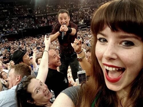 Australia, il selfie incredibile con Bruce Springsteen fa il giro del web