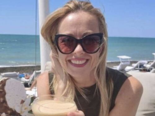 Foto fake su Giorgia Meloni in Puglia, così viene scoperto l'abbaglio di Repubblica
