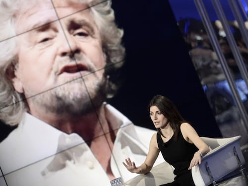 Raggi indagata, la Procura stringe i tempi: la sindaca rischia fino a 3 anni