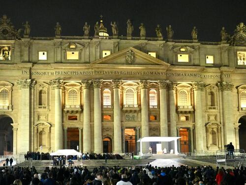 Papa Francesco, la voce sofferente in piazza San Pietro: ecco il messaggio audio