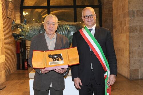 Roma, Robert De Niro riceve la Lupa Capitolina: “È commovente, tutto qui è storia”