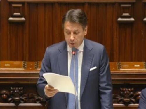 Conte contro tutti sul Mes. "Su di me accuse infamanti". Alla Camera scoppia la bagarre