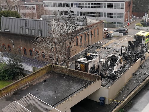 Londra, due arresti per l'incendio doloso antisemita
