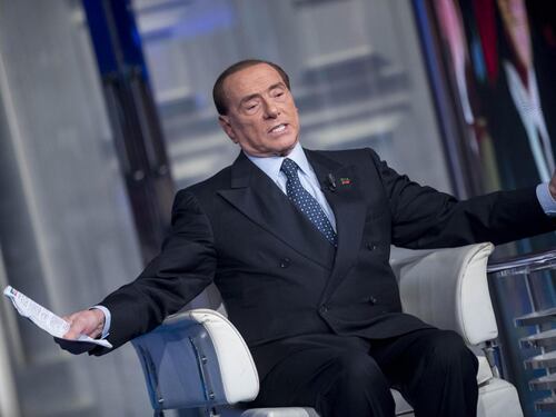 La farsa europea per l'immortale Berlusconi