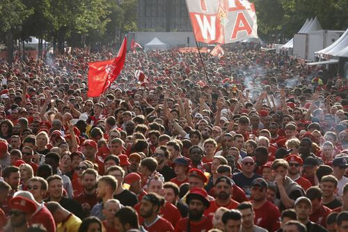 "Attenti a furti e aggressioni, evitate di girare a Napoli". Il Liverpool avvisa i tifosi