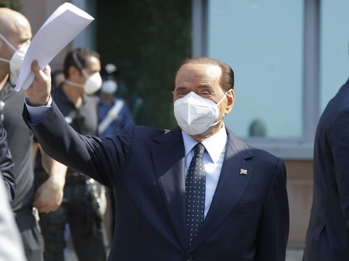 Problemi cardiaci, Berlusconi deve stare a riposo