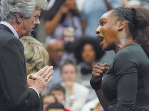 Serena perde e accusa: "Sessismo". Se il boldrinismo sbarca nel tennis