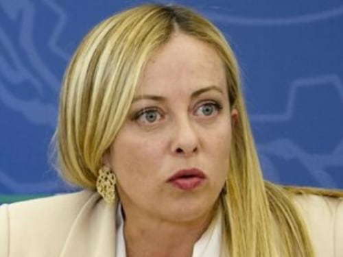 Meloni smonta la polemica su Giambruno. Poi gela Fusani: "Mi ha ascoltato?"