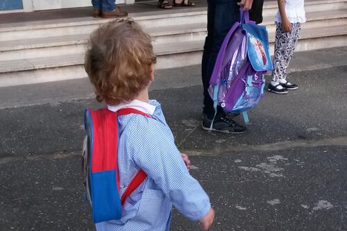 Festa del papà vietata alla scuola materna, la protesta: "Ideologia sulla pelle dei bambini"