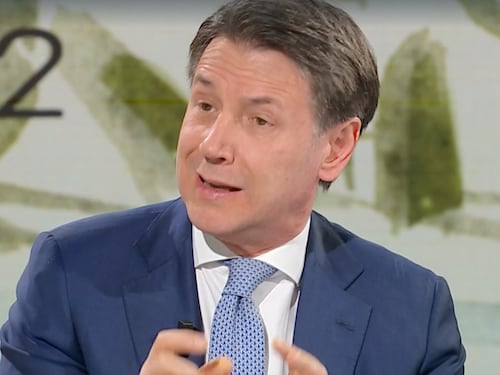 Conte, schiaffo tv a Schlein: "Una presa in giro". Cosa piazza nel simbolo M5s