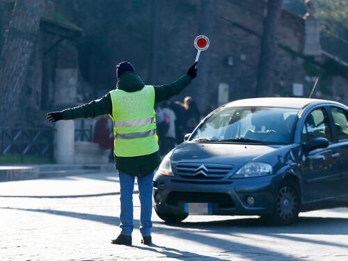 Stop ai diesel. Romani in rivolta contro la Raggi