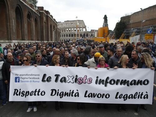 Sciopero taxi, manifestazioni in tutta Italia ma i sindacati sono spaccati