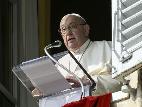 Papa Francesco: "Indagare se c'è un genocidio a Gaza", cosa scrive nel nuovo libro