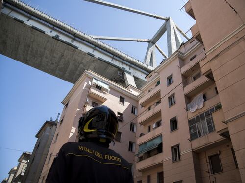 Ponte Morandi scricchiola, stop alle operazioni di recupero nelle case