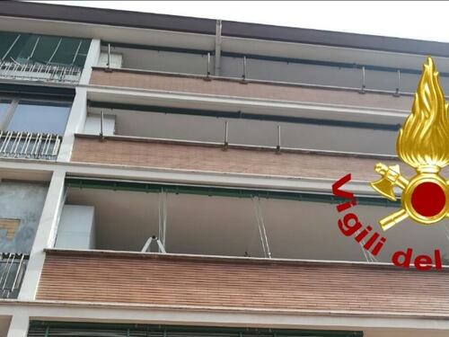 Roma, settantenne cade dal quinto piano per pulire la veranda