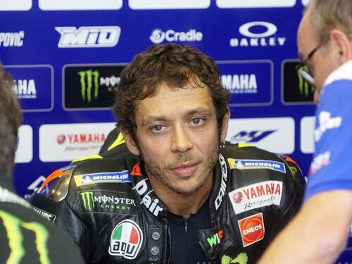 Valentino Rossi resta in pista. In MotoGP fino al 2022