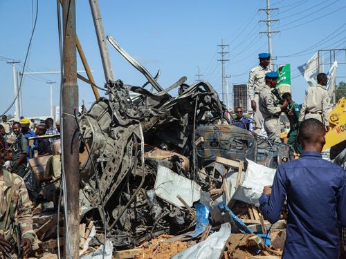 Autobomba a Mogadiscio fa almeno 78 morti