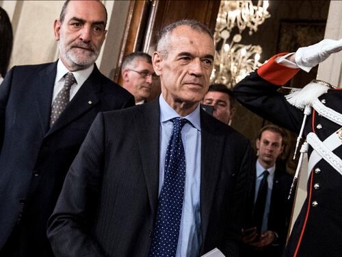 Cottarelli prende ancora tempo. Cresce l'ipotesi del voto il 29 luglio