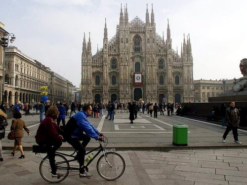 Milano, uomo di 79 anni morto in un negozio di tappeti