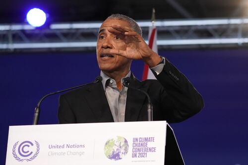 Cop26, Barack Obama accolto come una rockstar. Ma una «gretina» lo fulmina: accordi non rispettati