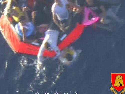 Lampedusa, si rovescia barcone: circa 50 tra morti e dispersi