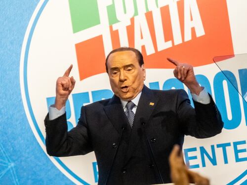 Elezioni politiche, Silvio Berlusconi rilancia il poliziotto di quartiere