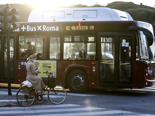 Roma, autisti in affitto per Atac. Ira dei sindacati: una vergogna, non sapevamo nulla