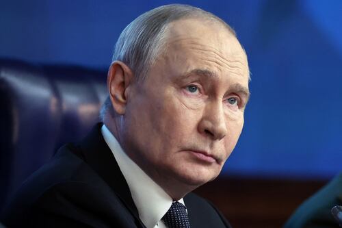 Putin: gli europei dietro a Biden come se fossero dei "porcellini"