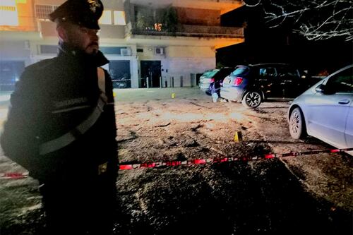 Vigilante sorprende i ladri, spara e uccide. "Hanno cercato di investirlo, poi le spranghe"