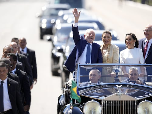 Brasile, Lula ha giurato come nuovo presidente: inizia il terzo mandato