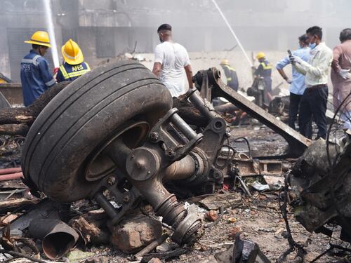 Disastro aereo in India, trovato superstite: "C'erano corpi tutt'intorno a me"