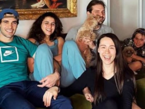 Baci, coccole e giochi: la quarantena delle mamme vip