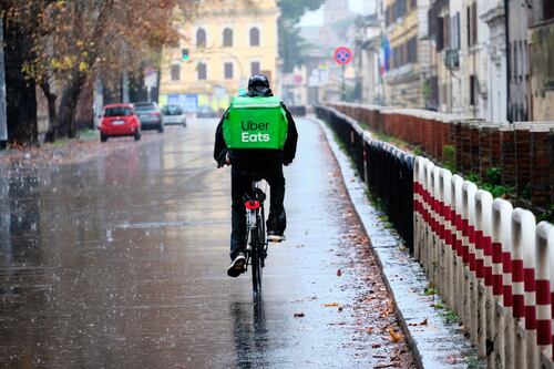 Rider, multe alle aziende e 6 indagati. Dovranno assumere 60mila lavoratori