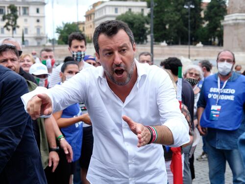 Salvini: "Mentre i clandestini contagiati girano indisturbati il Senato mi processa"