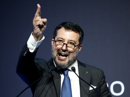 Salvini lancia la pace fiscale e manda in tilt le opposizioni