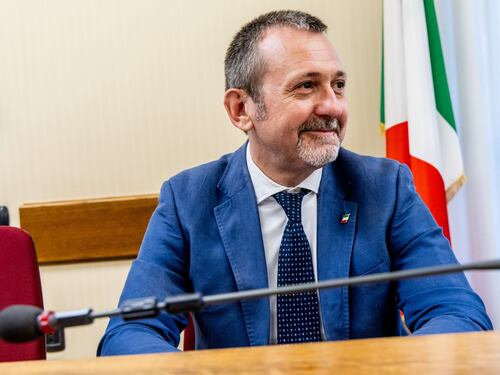 Caso Delmastro, Appendino perde il freno con Meloni e La Russa: “Fate schifo come la mafia”