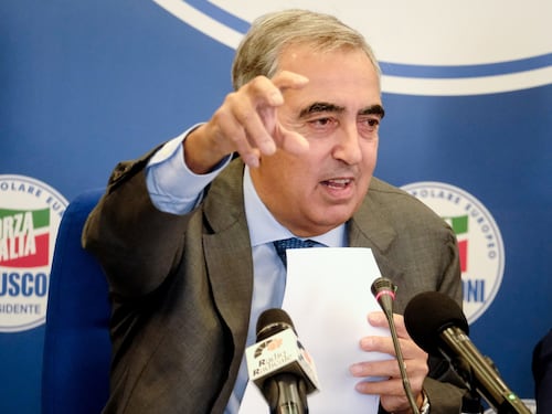 Maurizio Gasparri contro Beppe Grillo: "Vogliono solo tornare in Parlamento"
