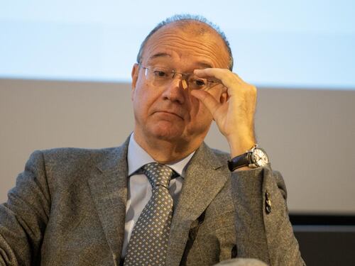 Valditara, la sinistra trasforma il ministro da vittima a carnefice