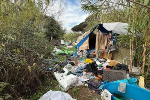Ostia nel degrado: pineta delle Acque Rosse tra baracche e discariche
