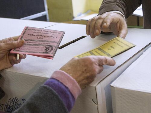 Ostia al voto tra insulti e trame
