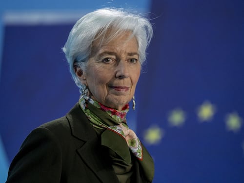 Tassi senza freni, imprese in crisi. Annuncio Bce: strette a oltranza