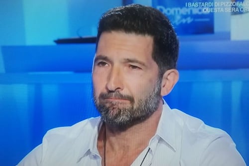 "Così sono rinato" Walter Nudo, come si presenta dalla Venier: imbarazzo e lacrime