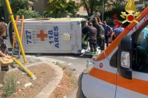 Roma, incidente e ambulanza ribaltata. L’Ugl alza la voce: “Sicurezza degli operatori sia prioritaria”